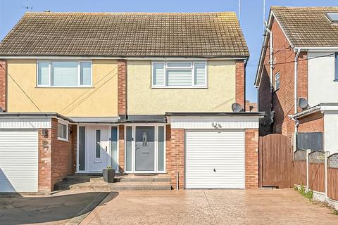 3 bedroom semi-detached house for sale, Oakleigh Avenue, Hockley SS5