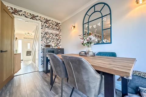 3 bedroom semi-detached house for sale, Oakleigh Avenue, Hockley SS5