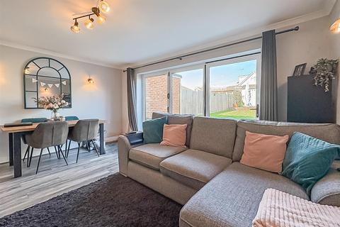 3 bedroom semi-detached house for sale, Oakleigh Avenue, Hockley SS5