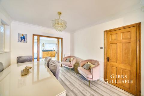 3 bedroom semi-detached house to rent, Westfield Way, Ruislip, HA4