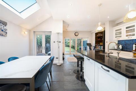 4 bedroom semi-detached house for sale, Melrose Avenue, London NW2