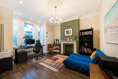 4 bedroom semi-detached house for sale, Melrose Avenue, London NW2