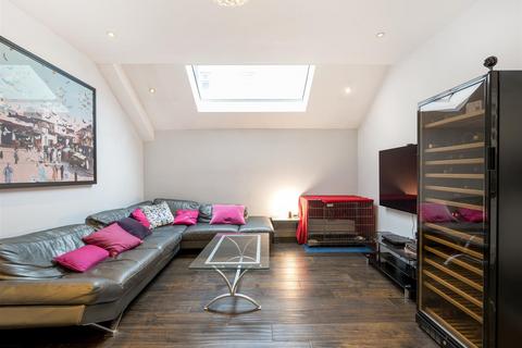 4 bedroom semi-detached house for sale, Melrose Avenue, London NW2