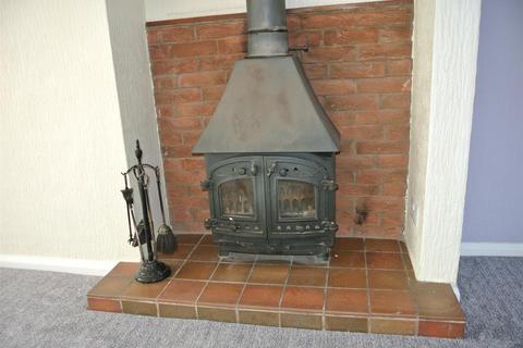 3 bedroom semi-detached house to rent, Whitnash Road, Whitnash, Leamington Spa