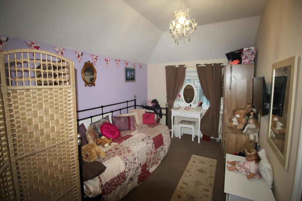 Bed 3.JPG