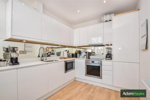 3 bedroom apartment to rent, Sylvester Road, London N2