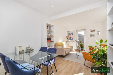 3 bedroom apartment to rent, Sylvester Road, London N2