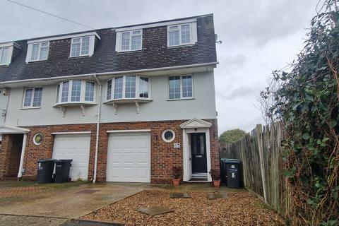 4 bedroom end of terrace house for sale, Porchfield Close, Gravesend DA12