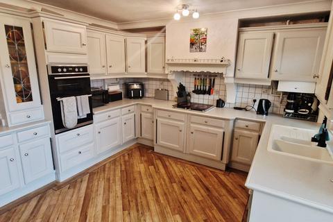 4 bedroom end of terrace house for sale, Porchfield Close, Gravesend DA12