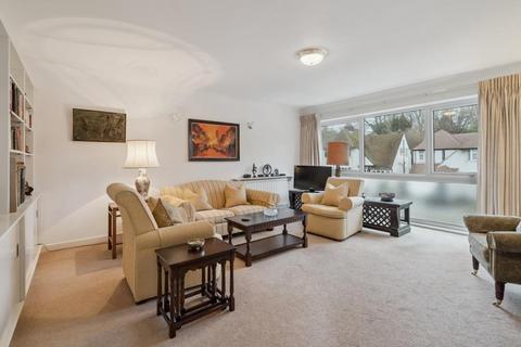 3 bedroom flat for sale, Blacketts Wood Drive, Chorleywood WD3