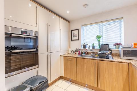 2 bedroom flat to rent, Potternewton Mount, Leeds LS7