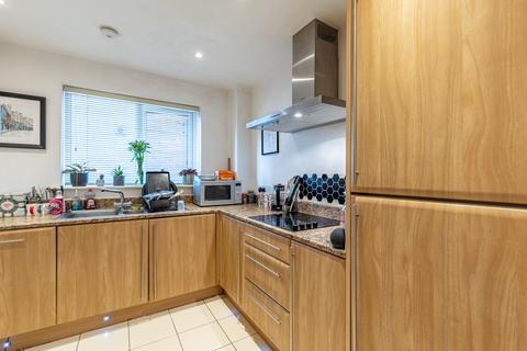 2 bedroom flat to rent, Potternewton Mount, Leeds LS7