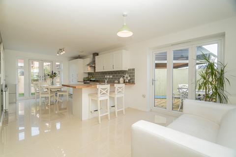 5 bedroom detached house for sale, Bonaire Grange, Newton Leys, Milton Keynes, MK3