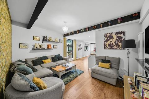 2 bedroom flat for sale, Hallings Wharf Studios, Channelsea Road, London, E15