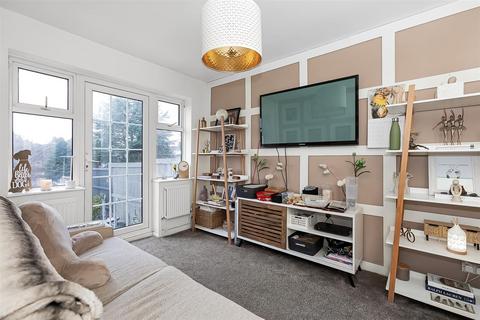 3 bedroom semi-detached house for sale, Banstead Road, Caterham CR3