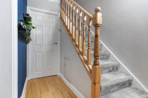 2 bedroom semi-detached house for sale, Windsor Drive, Huddersfield HD5
