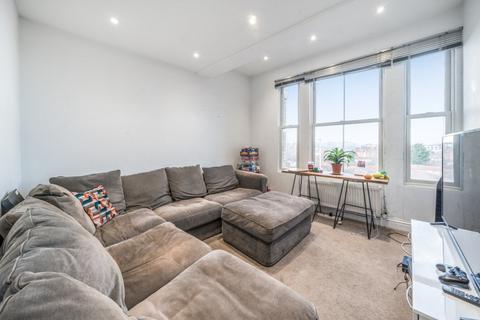 3 bedroom flat for sale, Wandsworth Road, Clapham, London, SW8