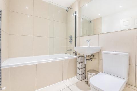 3 bedroom flat for sale, Wandsworth Road, Clapham, London, SW8