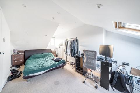 3 bedroom flat for sale, Wandsworth Road, Clapham, London, SW8