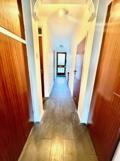 2 bedroom maisonette to rent, Maplin Close, Winchmore Hill