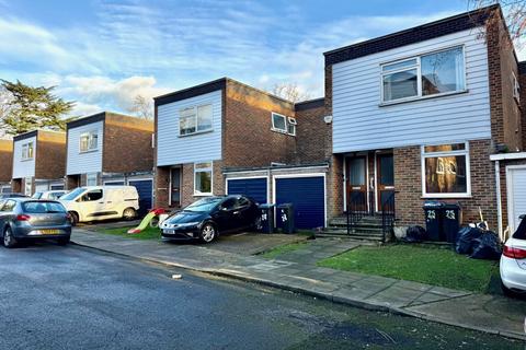 2 bedroom maisonette to rent, Maplin Close, Winchmore Hill