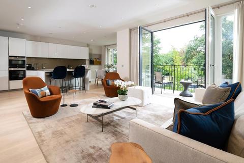 3 bedroom flat for sale, Pinewood Gardens, Teddington, TW11