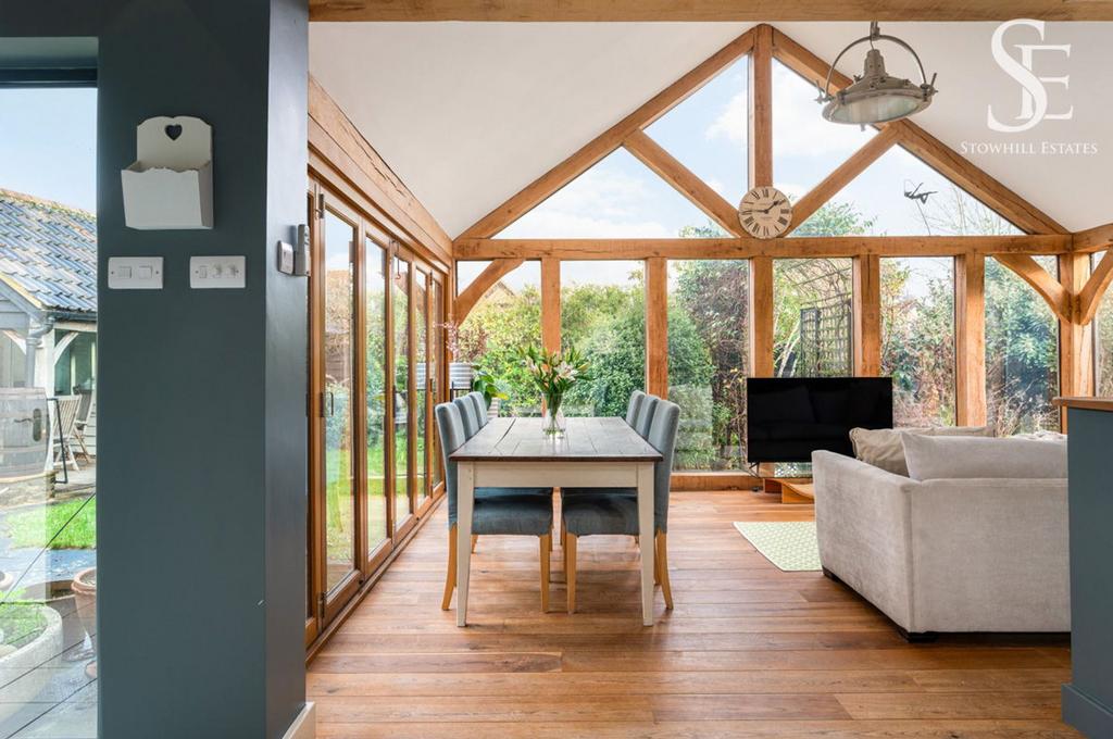 Kitchen/Sun room