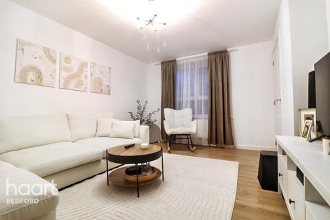 3 bedroom terraced house for sale, Kestrel Drive, RUSHDEN