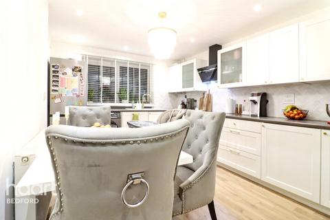 undefined, Kestrel Drive, RUSHDEN