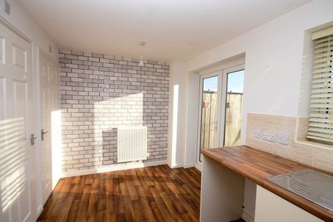 2 bedroom semi-detached house to rent, Montrose Crescent, Hebburn