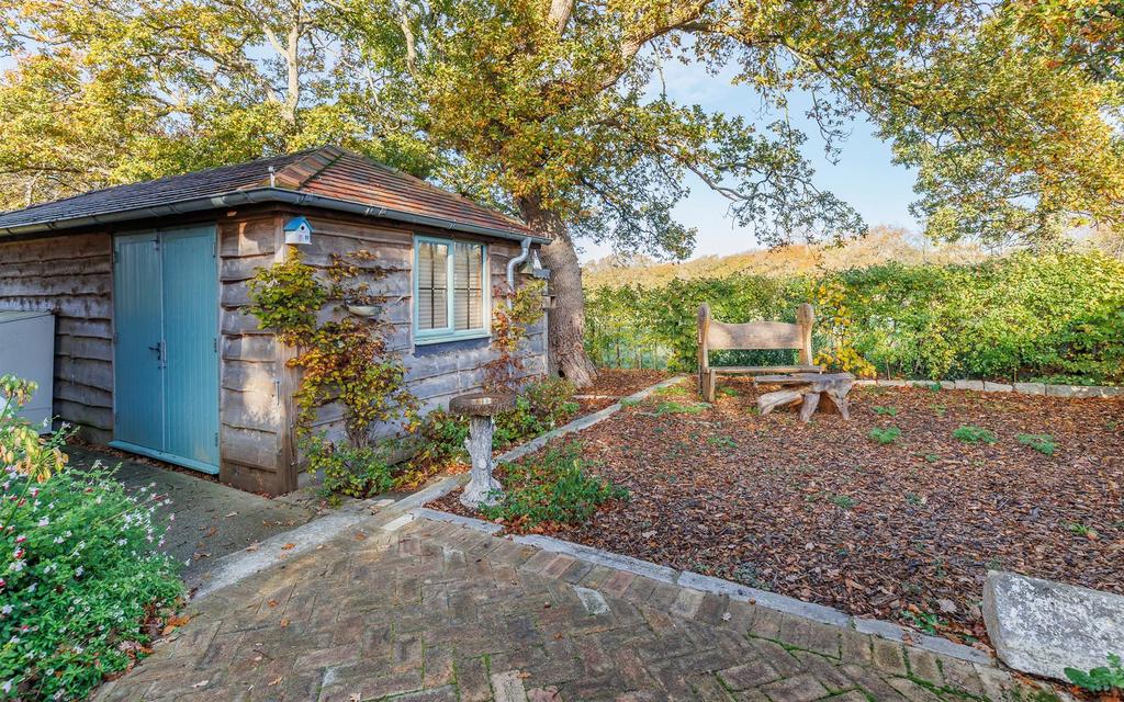 Outbuilding/Front Garden