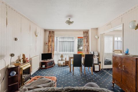 3 bedroom semi-detached house for sale, Faversham Avenue, North Chingford