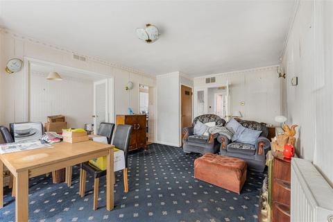 3 bedroom semi-detached house for sale, Faversham Avenue, North Chingford