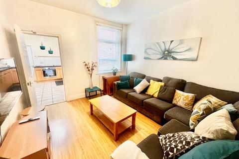 1 bedroom in a house share to rent, Room 3, 82 Sir Thomas Whites Road, Coventry, CV5 8DR
