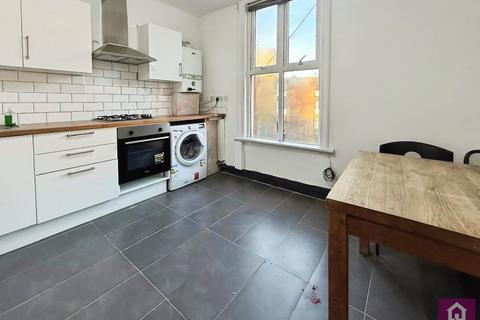 4 bedroom flat to rent, Wilmslow Road, Manchester, Greater Manchester, M14