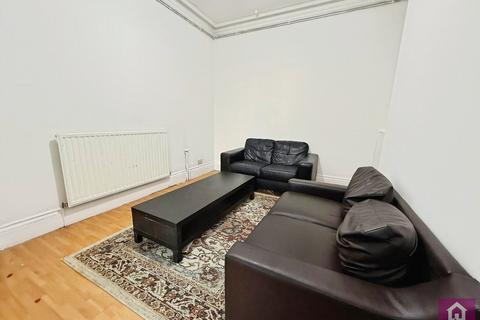 4 bedroom flat to rent, Wilmslow Road, Manchester, Greater Manchester, M14