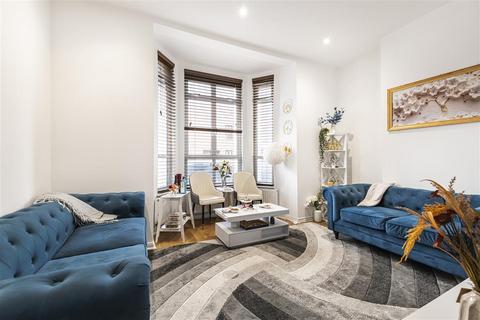 1 bedroom flat for sale, Curwen Road, W12
