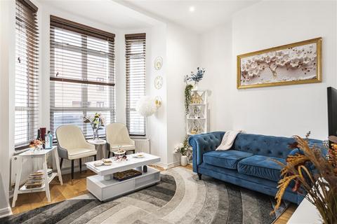 1 bedroom flat for sale, Curwen Road, W12
