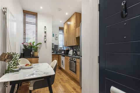 1 bedroom flat for sale, Curwen Road, W12