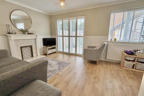 3 bedroom terraced house for sale, Douglas Close, Poole BH16