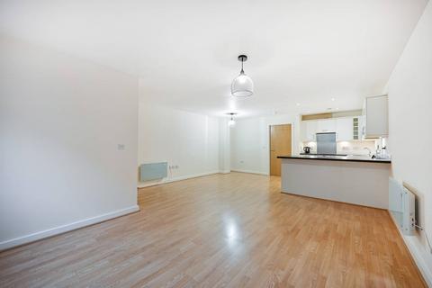 2 bedroom flat to rent, Lanadron Close, Isleworth, TW7