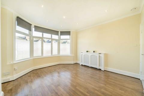 2 bedroom flat to rent, Melfort Road, Thornton Heath