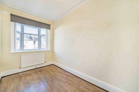 2 bedroom flat to rent, Melfort Road, Thornton Heath