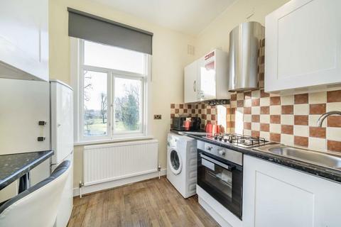 2 bedroom flat to rent, Melfort Road, Thornton Heath