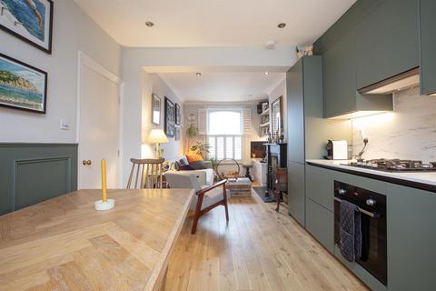 2 bedroom flat for sale, Graces Road, Camberwell, SE5