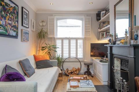 2 bedroom flat for sale, Graces Road, Camberwell, SE5