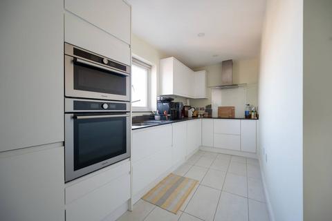 2 bedroom flat for sale, Omega Court, Watford, WD18