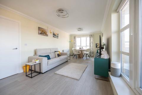 2 bedroom flat for sale, Omega Court, Watford, WD18