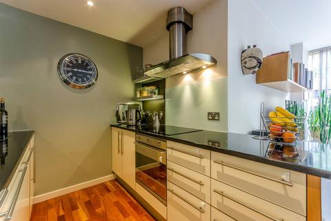 2 bedroom flat to rent, Gainsborough Studios, Islington, London, N1