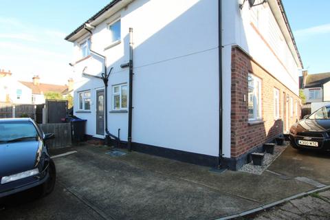 2 bedroom semi-detached house to rent, Southend On Sea